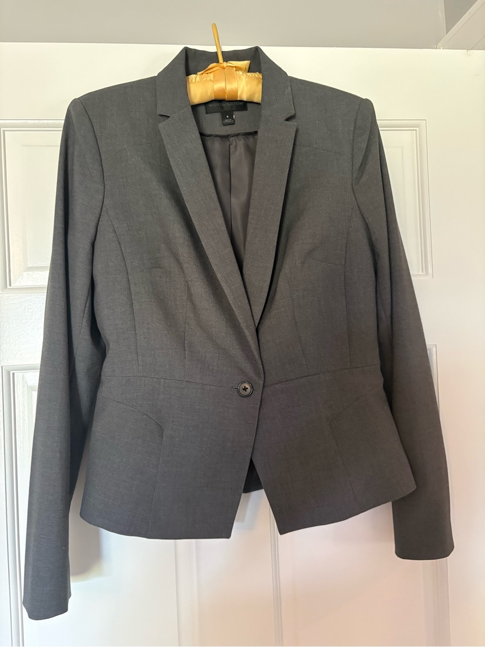 Worthington Gray 2-Piece Corporate Skirt Suit Set Size 6